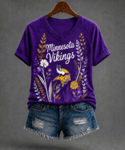 Minnesota Football V-Neck T-Shirt Minnesota Gameday Attire Gifts For Teenage Sister